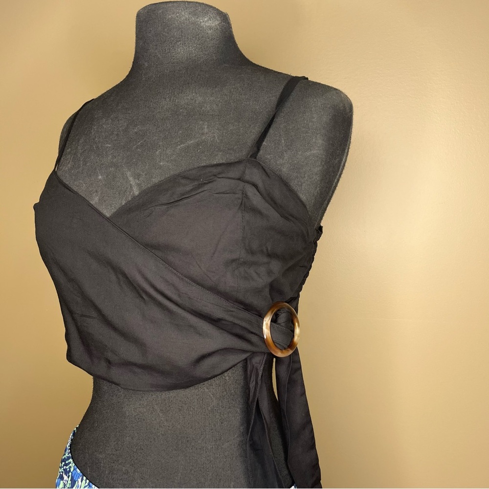 Shore wrap buckle crop top black